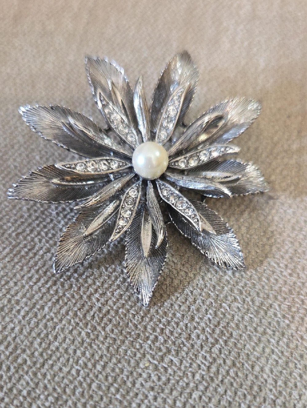 Silver Vintage Floral Pearl Center Rhinestone Brooch Pin